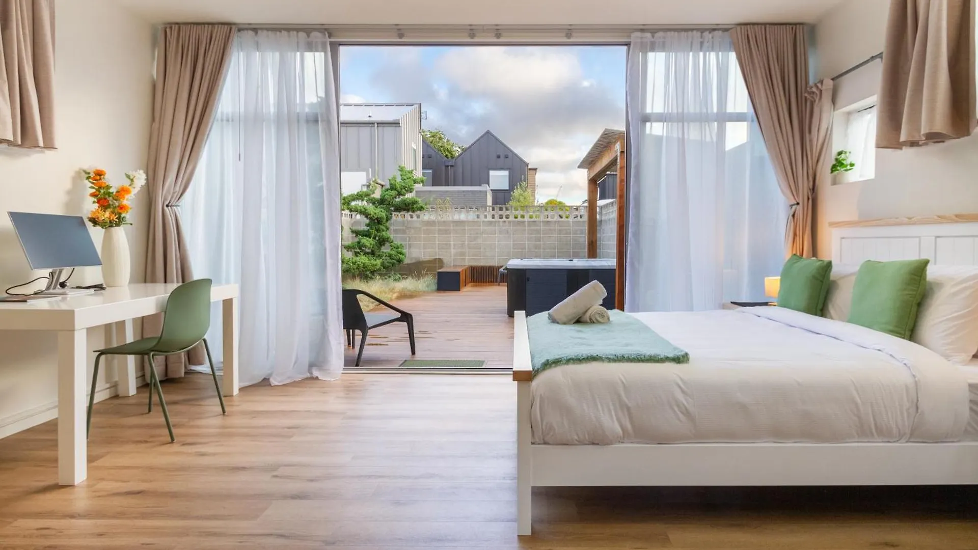 כרייסטצ'רץ' Luxury King Studio With Spa And Private Carpark ניו זילנד